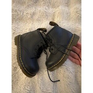 NEW Dr. Martens Boot 6C